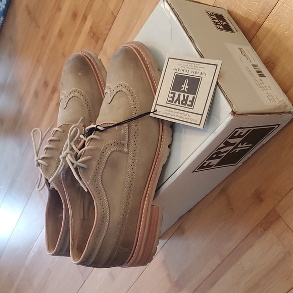 Frye men suede Wingtip shoes size 10m with the box - Picture 1 of 8
